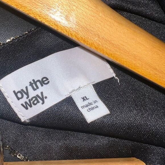 By The Way Gold Sequins Long Sleeve & Shorts V-Neck Romper Holiday Festive - Picture 5 of 7